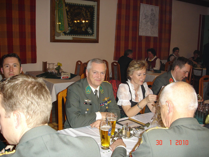 Vater und Sohn in Uniform.jpg